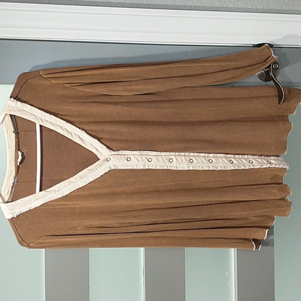 New! Brown top with quilted detail